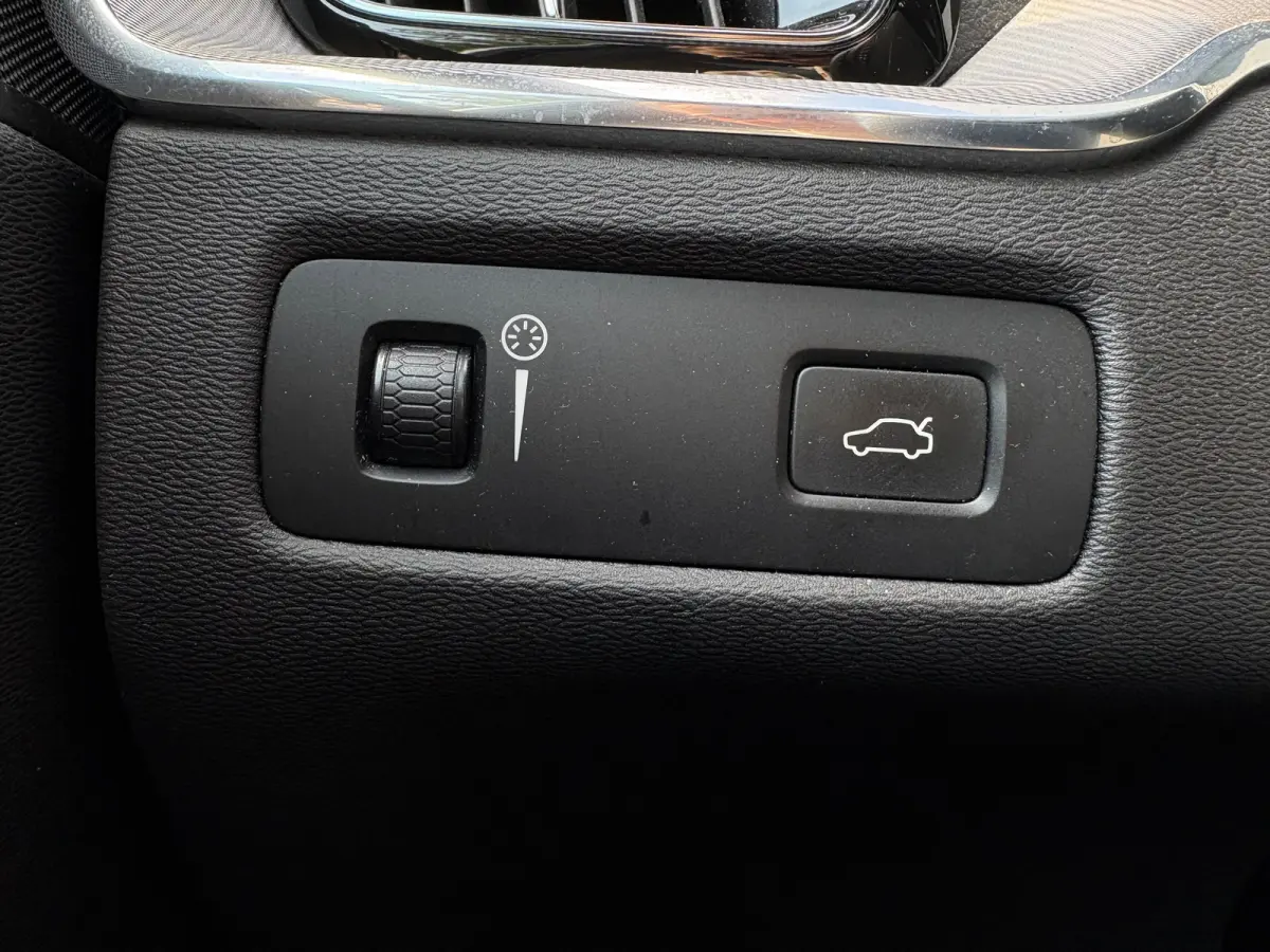 2.0 T6 AWD Inscription | Stoelmemoryfunctie | Apple Carplay | Android Auto | Elektrisch schuif kanteldak | Stoelverwarming | Zitvlakverlenging |