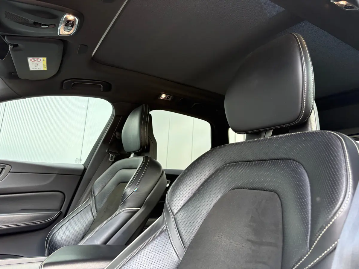 2.0 T6 AWD Inscription | Stoelmemoryfunctie | Apple Carplay | Android Auto | Elektrisch schuif kanteldak | Stoelverwarming | Zitvlakverlenging |