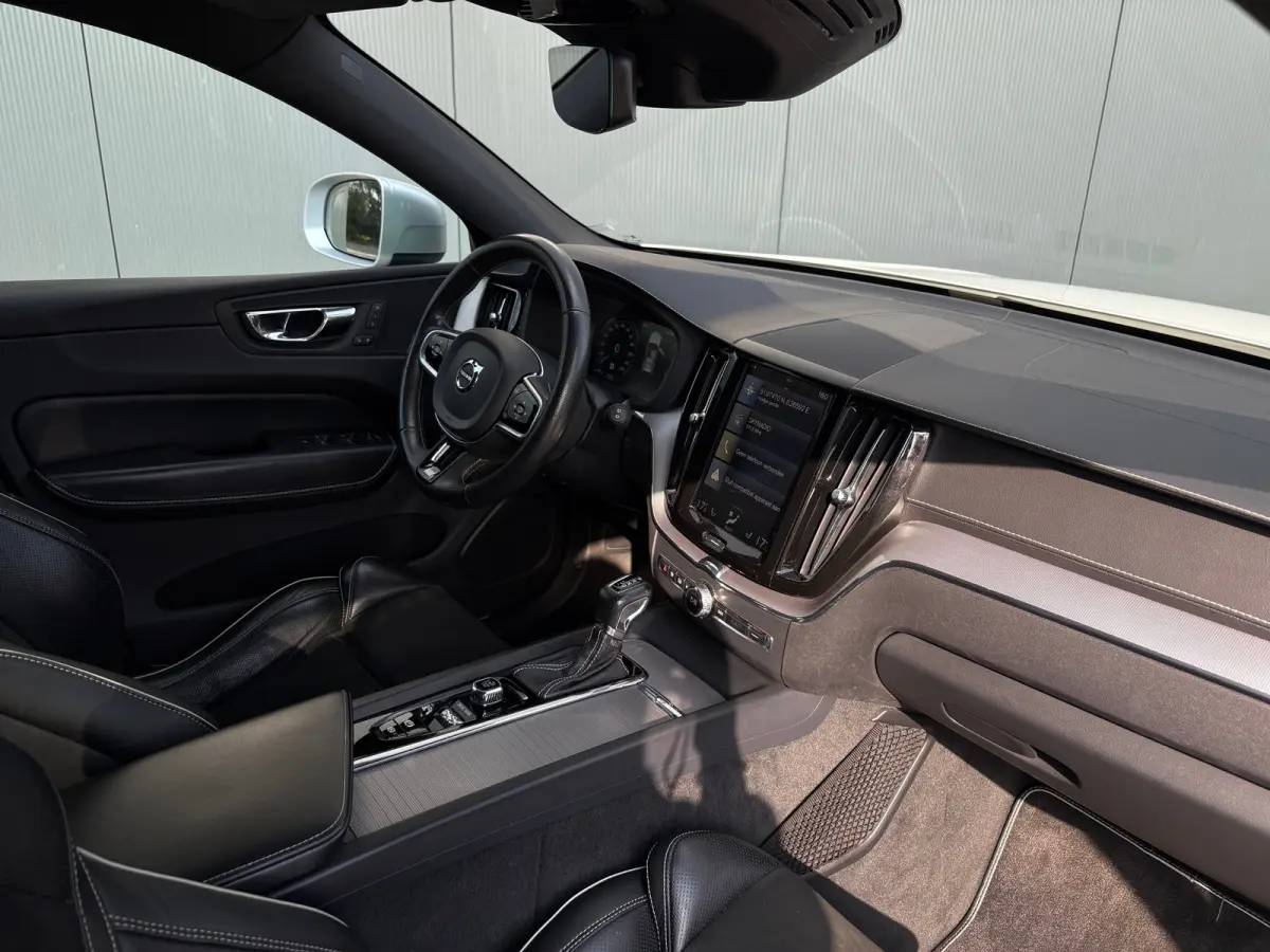 2.0 T6 AWD Inscription | Stoelmemoryfunctie | Apple Carplay | Android Auto | Elektrisch schuif kanteldak | Stoelverwarming | Zitvlakverlenging |