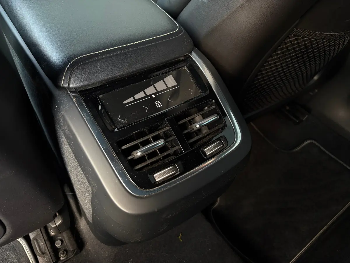 2.0 T6 AWD Inscription | Stoelmemoryfunctie | Apple Carplay | Android Auto | Elektrisch schuif kanteldak | Stoelverwarming | Zitvlakverlenging |