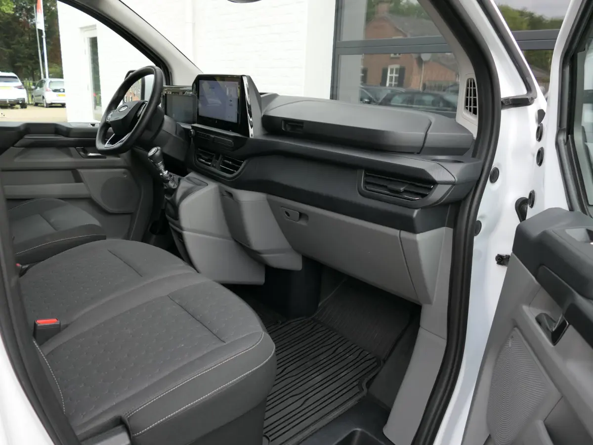 300 2.0 TDCI L1H1 Limited | Apple-/Android Carplay | Stoelverwarming | Dodehoek detectie | ACC | BearLock | Climate control | 3 zits | Groot navigatiescherm | Lichtmetalen velgen