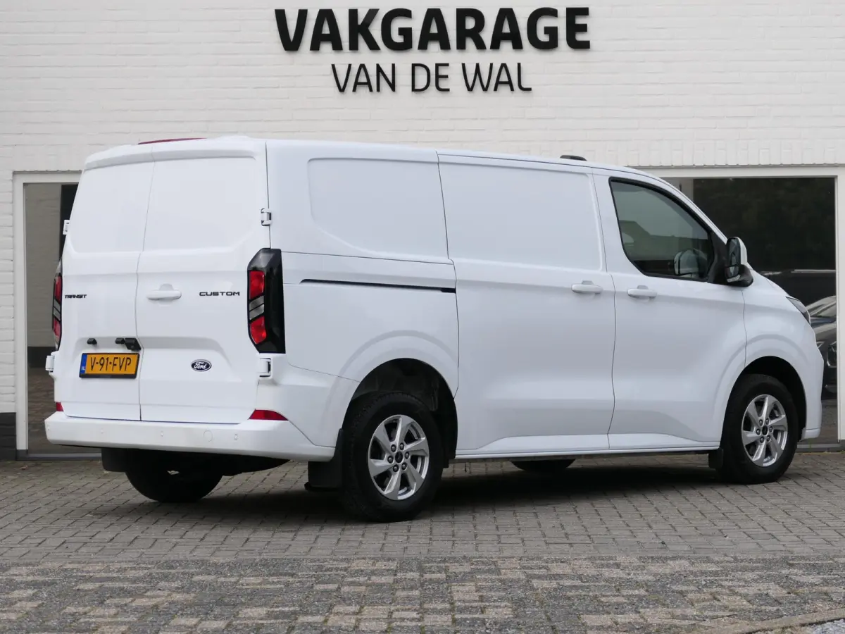 300 2.0 TDCI L1H1 Limited | Apple-/Android Carplay | Stoelverwarming | Dodehoek detectie | ACC | BearLock | Climate control | 3 zits | Groot navigatiescherm | Lichtmetalen velgen
