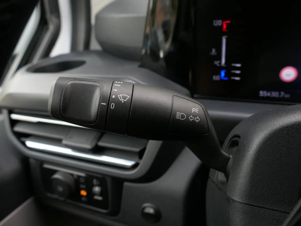 300 2.0 TDCI L1H1 Limited | Apple-/Android Carplay | Stoelverwarming | Dodehoek detectie | ACC | BearLock | Climate control | 3 zits | Groot navigatiescherm | Lichtmetalen velgen