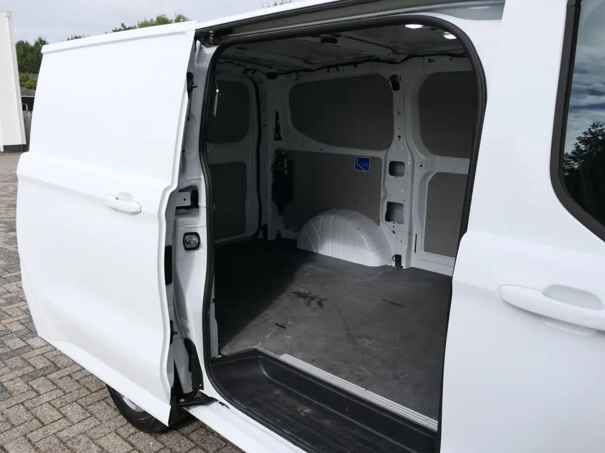 300 2.0 TDCI L1H1 Limited | Apple-/Android Carplay | Stoelverwarming | Dodehoek detectie | ACC | BearLock | Climate control | 3 zits | Groot navigatiescherm | Lichtmetalen velgen