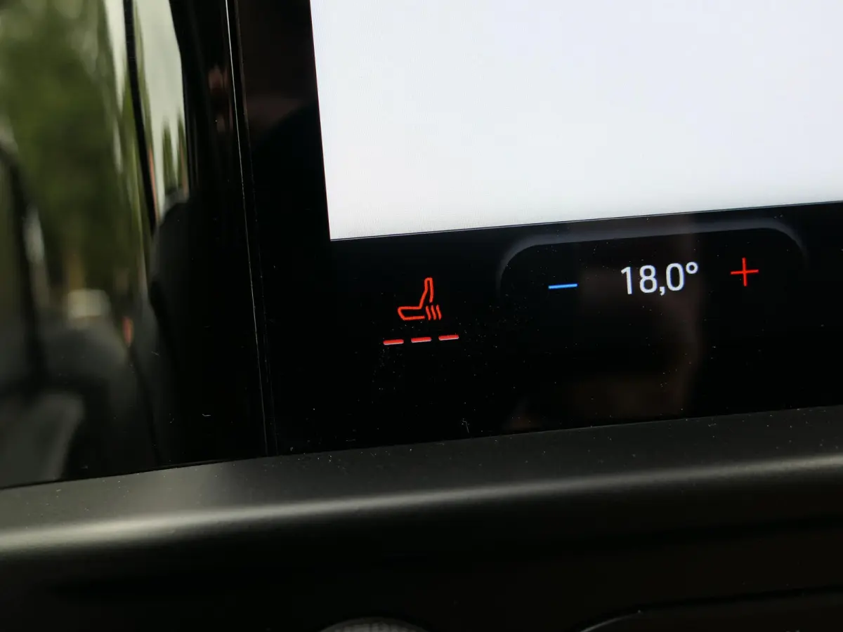 300 2.0 TDCI L1H1 Limited | Apple-/Android Carplay | Stoelverwarming | Dodehoek detectie | ACC | BearLock | Climate control | 3 zits | Groot navigatiescherm | Lichtmetalen velgen
