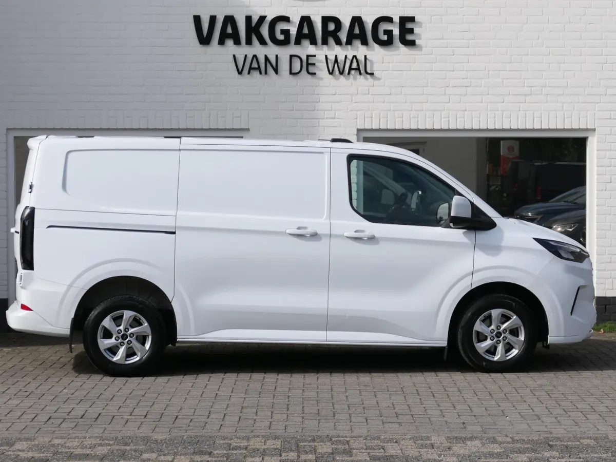 300 2.0 TDCI L1H1 Limited | Apple-/Android Carplay | Stoelverwarming | Dodehoek detectie | ACC | BearLock | Climate control | 3 zits | Groot navigatiescherm | Lichtmetalen velgen