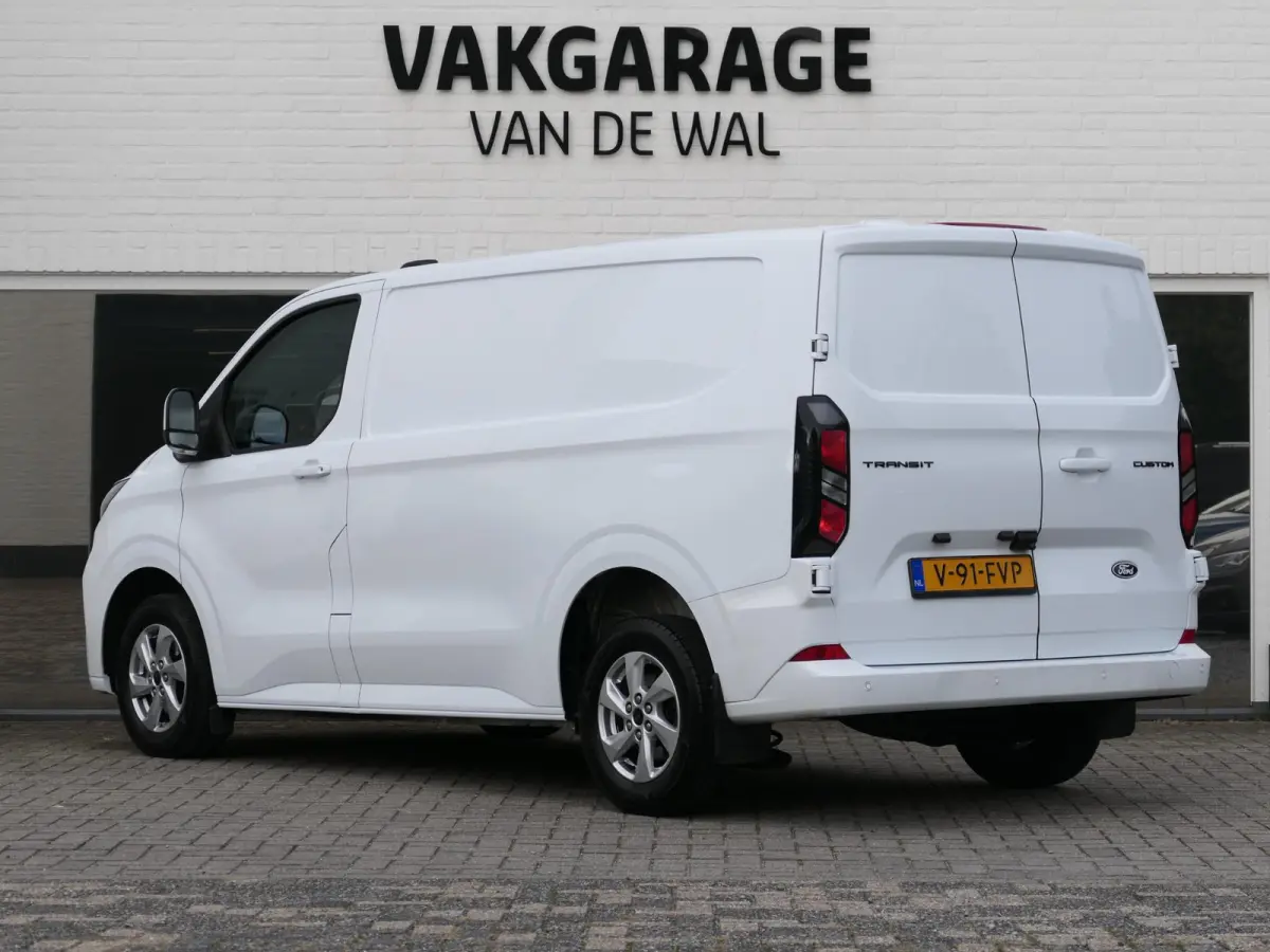 300 2.0 TDCI L1H1 Limited | Apple-/Android Carplay | Stoelverwarming | Dodehoek detectie | ACC | BearLock | Climate control | 3 zits | Groot navigatiescherm | Lichtmetalen velgen