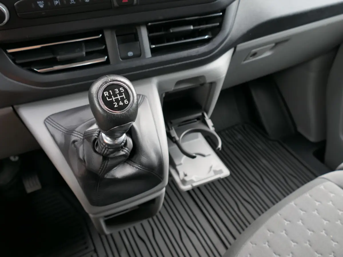 300 2.0 TDCI L1H1 Limited | Apple-/Android Carplay | Stoelverwarming | Dodehoek detectie | ACC | BearLock | Climate control | 3 zits | Groot navigatiescherm | Lichtmetalen velgen