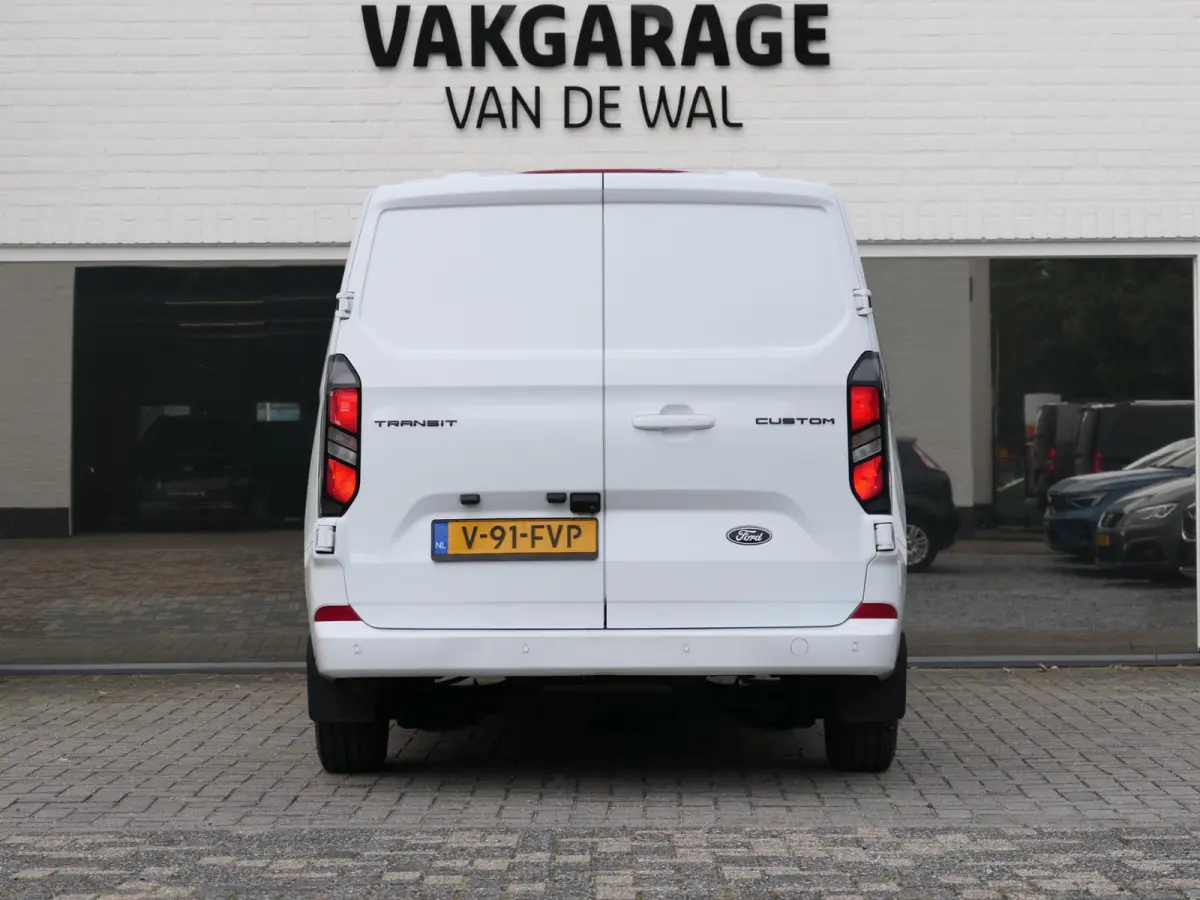 300 2.0 TDCI L1H1 Limited | Apple-/Android Carplay | Stoelverwarming | Dodehoek detectie | ACC | BearLock | Climate control | 3 zits | Groot navigatiescherm | Lichtmetalen velgen