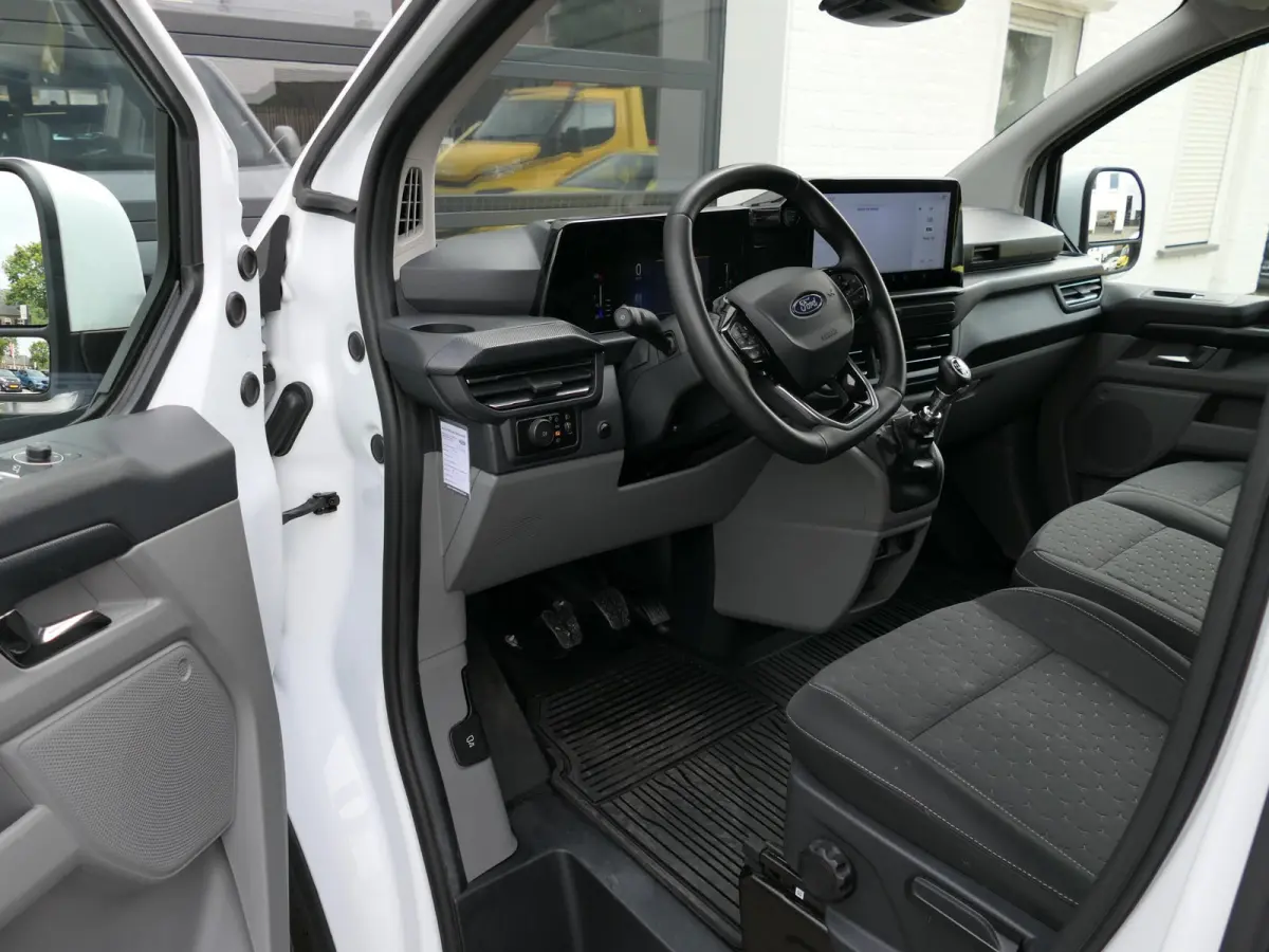 300 2.0 TDCI L1H1 Limited | Apple-/Android Carplay | Stoelverwarming | Dodehoek detectie | ACC | BearLock | Climate control | 3 zits | Groot navigatiescherm | Lichtmetalen velgen