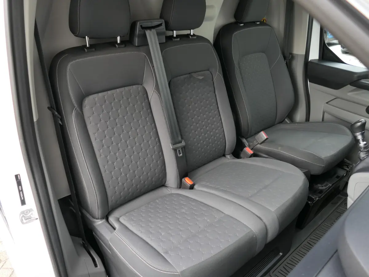 300 2.0 TDCI L1H1 Limited | Apple-/Android Carplay | Stoelverwarming | Dodehoek detectie | ACC | BearLock | Climate control | 3 zits | Groot navigatiescherm | Lichtmetalen velgen
