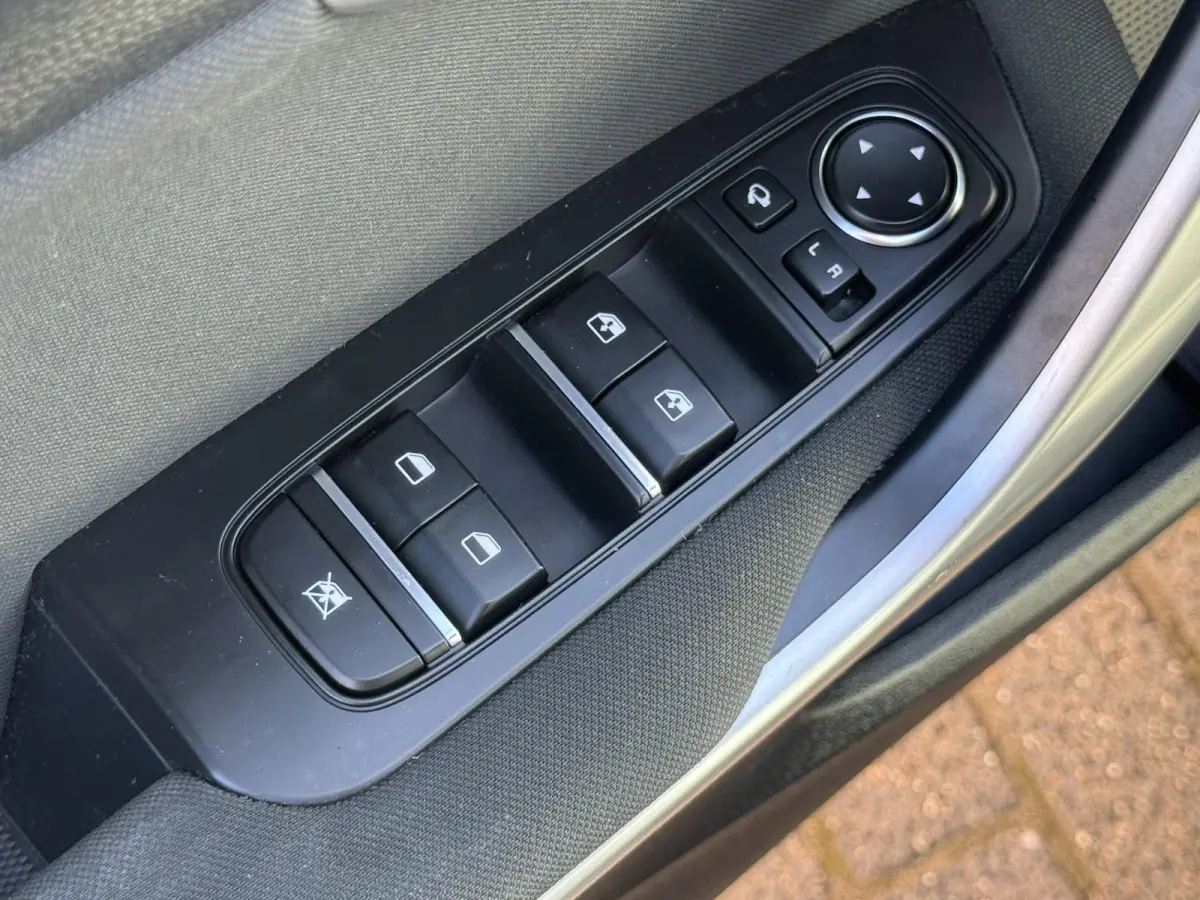 1.0 T-GDi MHEV AUTOMAAT DynamicLine CARPLAY/LED/LMV/NL-AUTO/1E EIG.