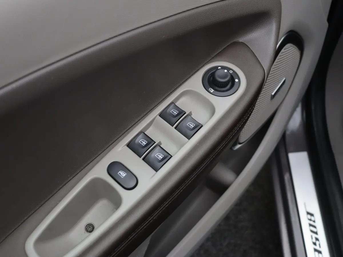 R110 Bose 41 kWh | Batterijkoop | 1e Eigenaar | Dealeronderhouden | Trekhaak | Bose geluidsysteem | Lederen interieur |