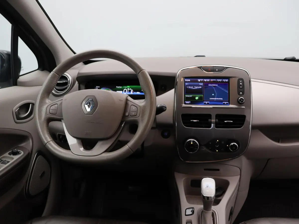 R110 Bose 41 kWh | Batterijkoop | 1e Eigenaar | Dealeronderhouden | Trekhaak | Bose geluidsysteem | Lederen interieur |