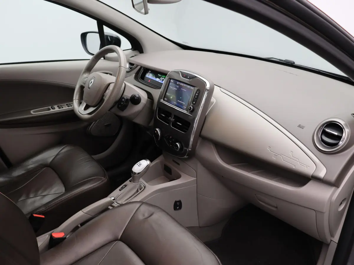 R110 Bose 41 kWh | Batterijkoop | 1e Eigenaar | Dealeronderhouden | Trekhaak | Bose geluidsysteem | Lederen interieur |