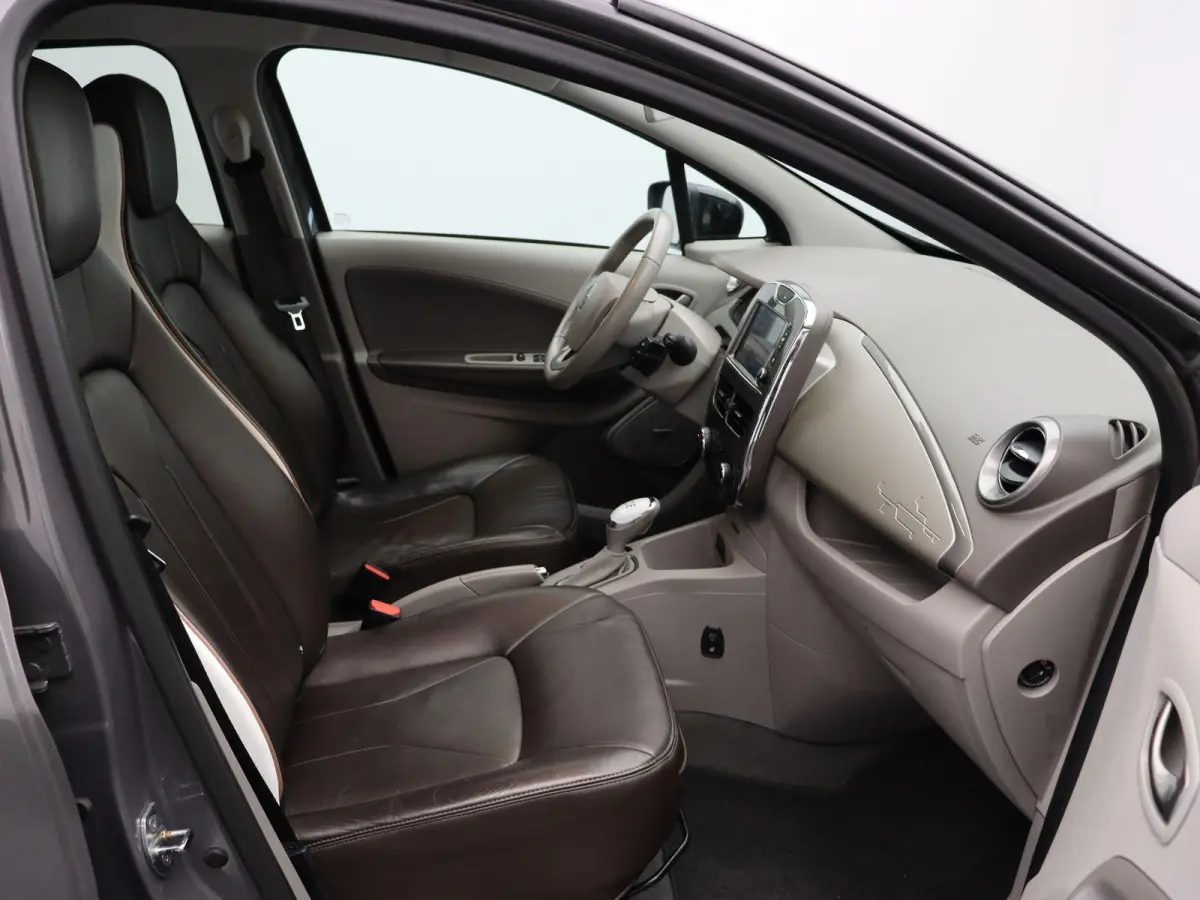 R110 Bose 41 kWh | Batterijkoop | 1e Eigenaar | Dealeronderhouden | Trekhaak | Bose geluidsysteem | Lederen interieur |