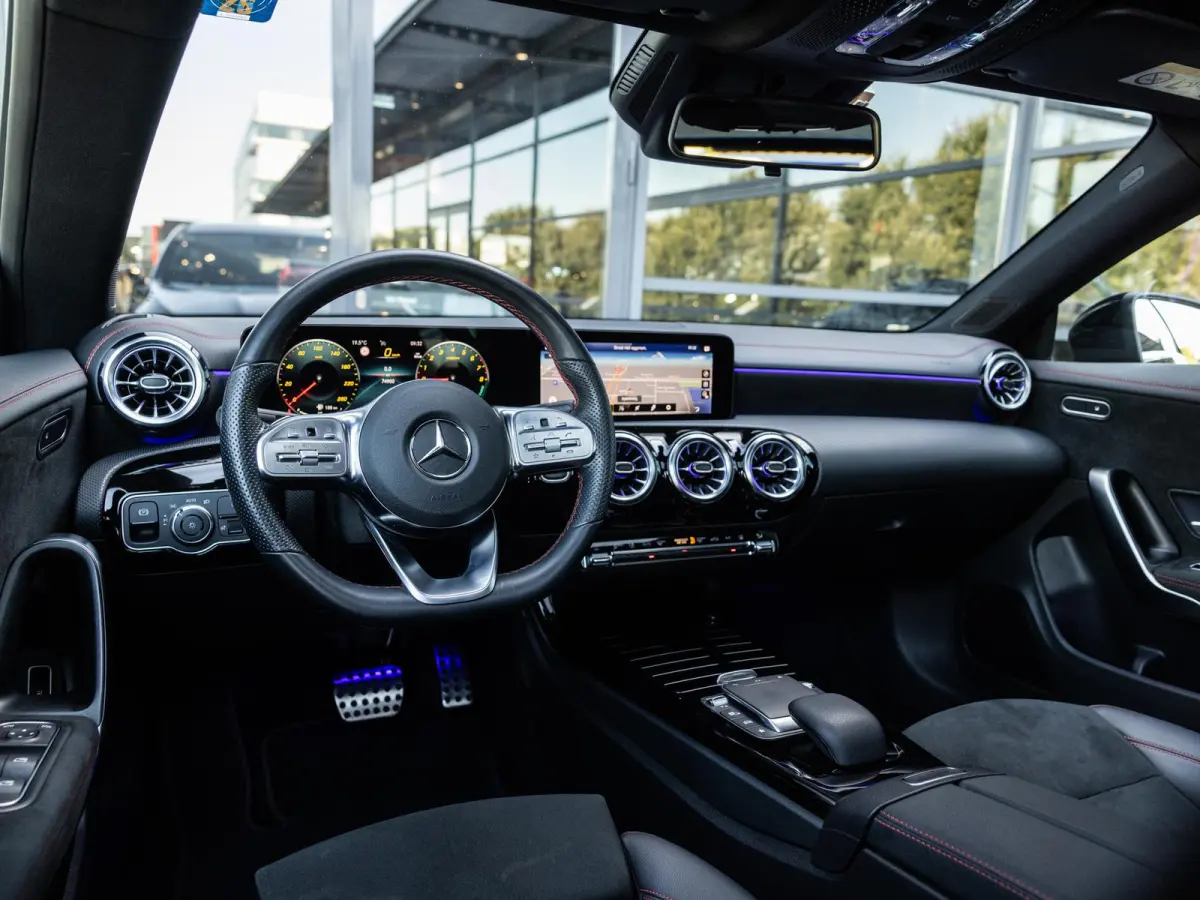 250 e AMG Line | PANORAMADAK | STOELVERWARMING | ACHTERUITRIJCAMERA | SFEERVERLICHTING | APPLE CARPLAY | NIGHT PAKKET | 18 INCH |