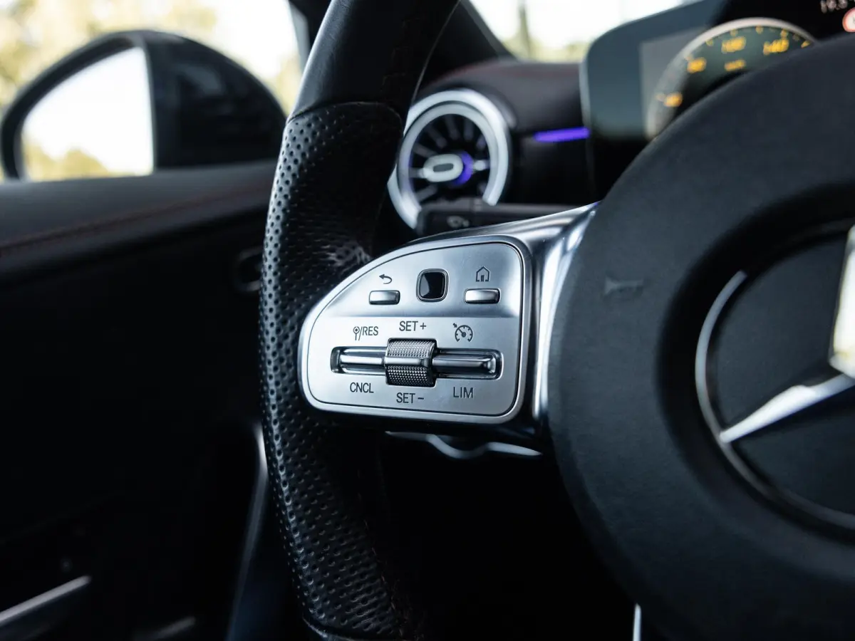 250 e AMG Line | PANORAMADAK | STOELVERWARMING | ACHTERUITRIJCAMERA | SFEERVERLICHTING | APPLE CARPLAY | NIGHT PAKKET | 18 INCH |