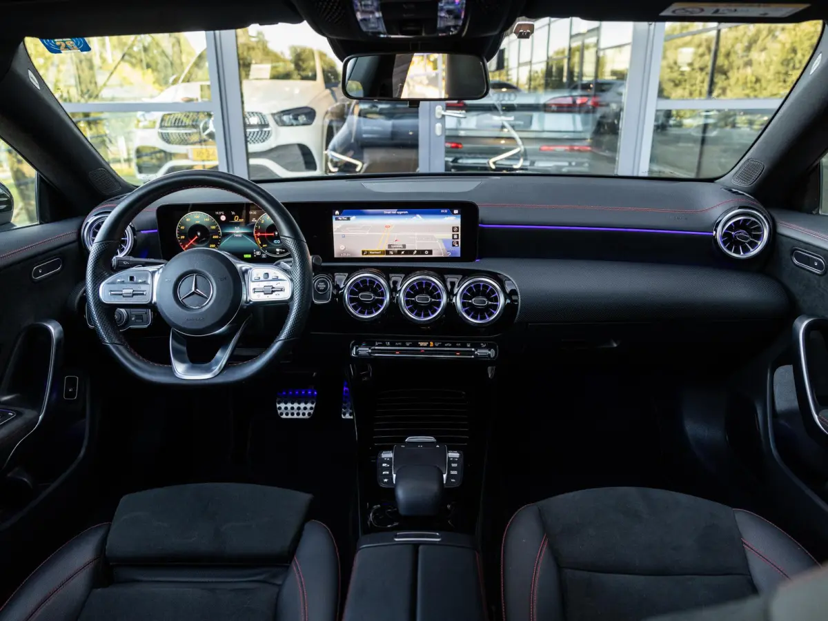250 e AMG Line | PANORAMADAK | STOELVERWARMING | ACHTERUITRIJCAMERA | SFEERVERLICHTING | APPLE CARPLAY | NIGHT PAKKET | 18 INCH |