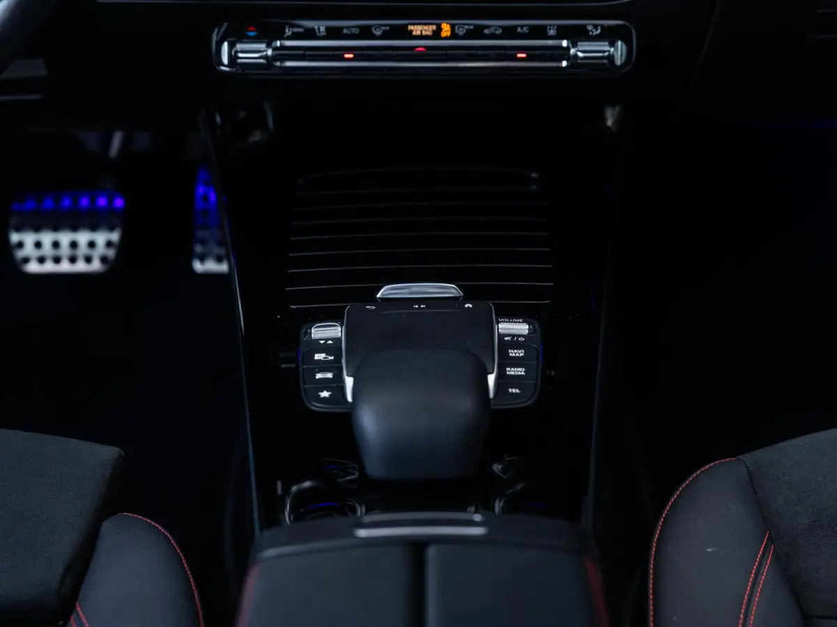 250 e AMG Line | PANORAMADAK | STOELVERWARMING | ACHTERUITRIJCAMERA | SFEERVERLICHTING | APPLE CARPLAY | NIGHT PAKKET | 18 INCH |