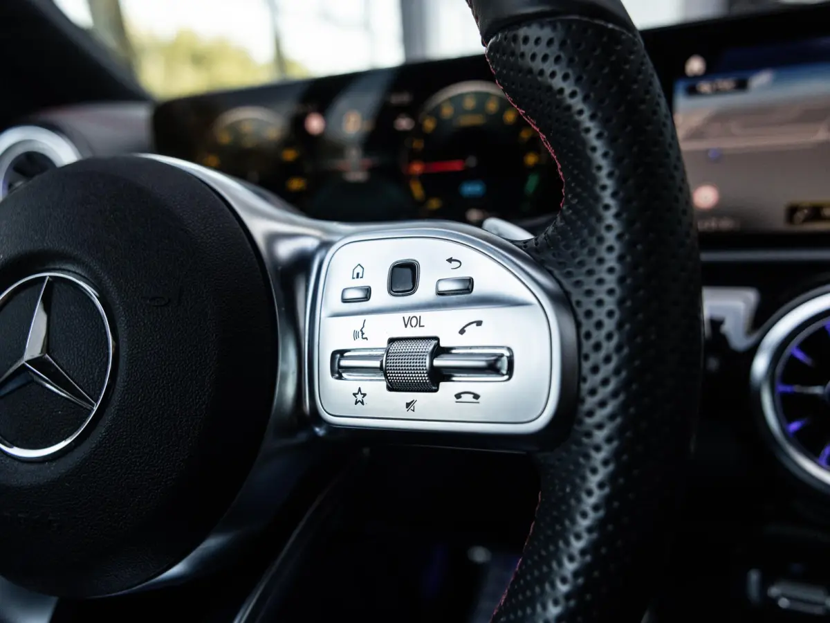 250 e AMG Line | PANORAMADAK | STOELVERWARMING | ACHTERUITRIJCAMERA | SFEERVERLICHTING | APPLE CARPLAY | NIGHT PAKKET | 18 INCH |