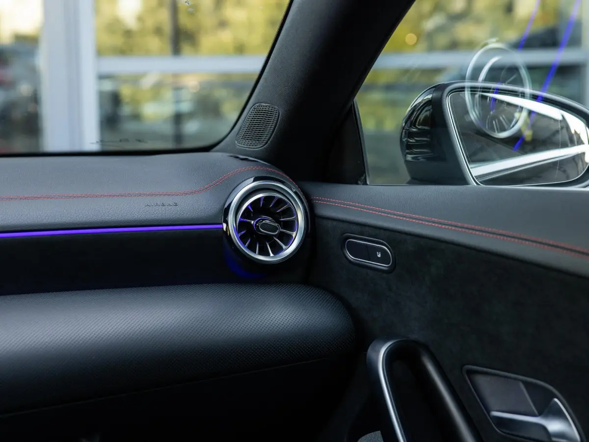 250 e AMG Line | PANORAMADAK | STOELVERWARMING | ACHTERUITRIJCAMERA | SFEERVERLICHTING | APPLE CARPLAY | NIGHT PAKKET | 18 INCH |