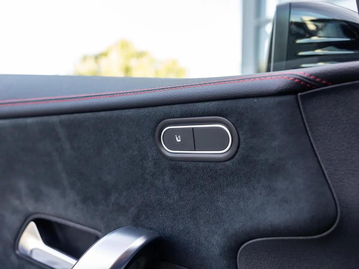 250 e AMG Line | PANORAMADAK | STOELVERWARMING | ACHTERUITRIJCAMERA | SFEERVERLICHTING | APPLE CARPLAY | NIGHT PAKKET | 18 INCH |