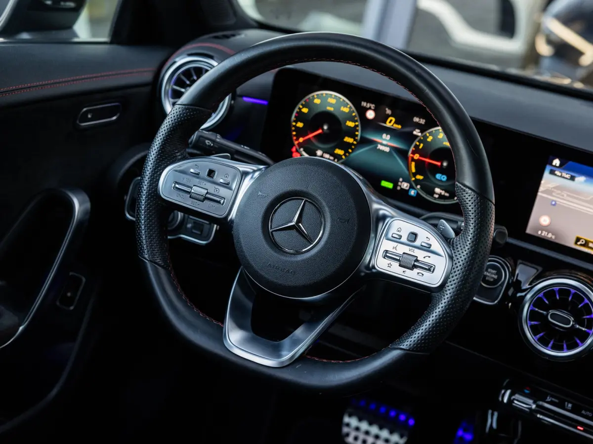 250 e AMG Line | PANORAMADAK | STOELVERWARMING | ACHTERUITRIJCAMERA | SFEERVERLICHTING | APPLE CARPLAY | NIGHT PAKKET | 18 INCH |