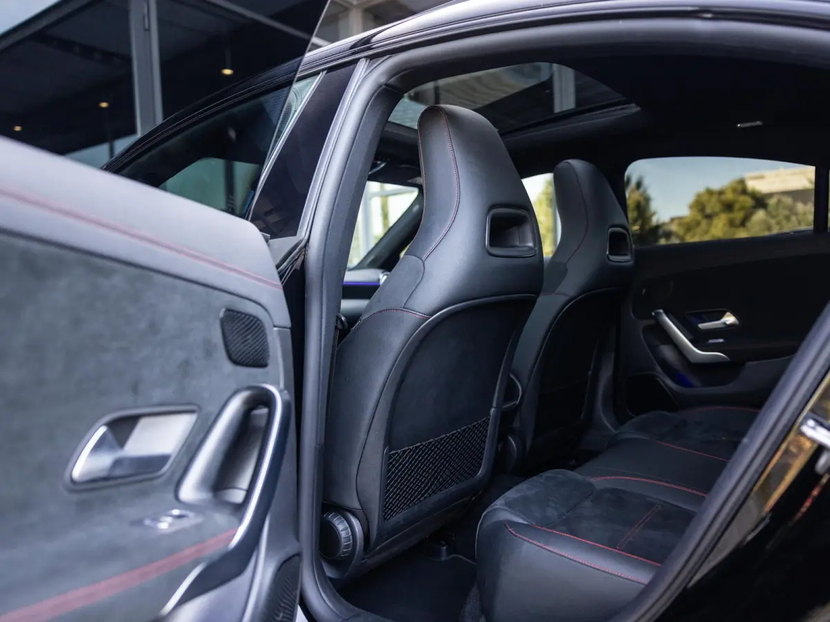 250 e AMG Line | PANORAMADAK | STOELVERWARMING | ACHTERUITRIJCAMERA | SFEERVERLICHTING | APPLE CARPLAY | NIGHT PAKKET | 18 INCH |