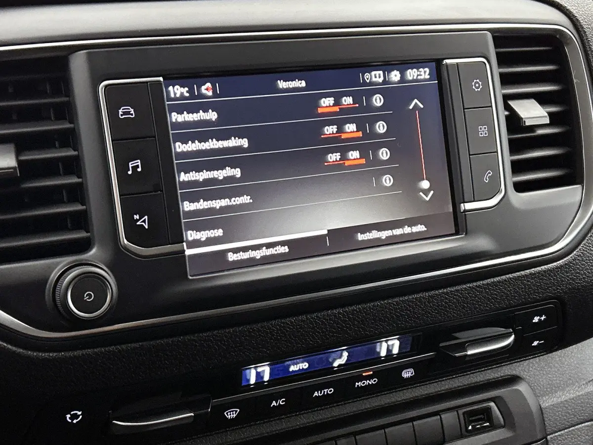 2.0 180pk L2H1 Innovation Automaat | Navigatie | Head-Up Display | Camera | Adaptieve Cruise Control | 17"LMV | Climate Control | Apple Carplay/Android Auto |
