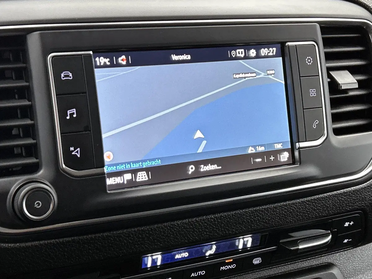 2.0 180pk L2H1 Innovation Automaat | Navigatie | Head-Up Display | Camera | Adaptieve Cruise Control | 17"LMV | Climate Control | Apple Carplay/Android Auto |