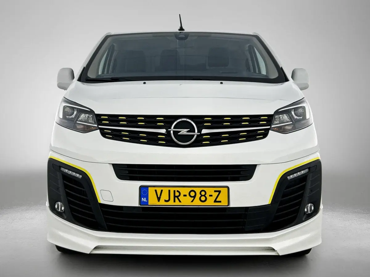 2.0 180pk L2H1 Innovation Automaat | Navigatie | Head-Up Display | Camera | Adaptieve Cruise Control | 17"LMV | Climate Control | Apple Carplay/Android Auto |