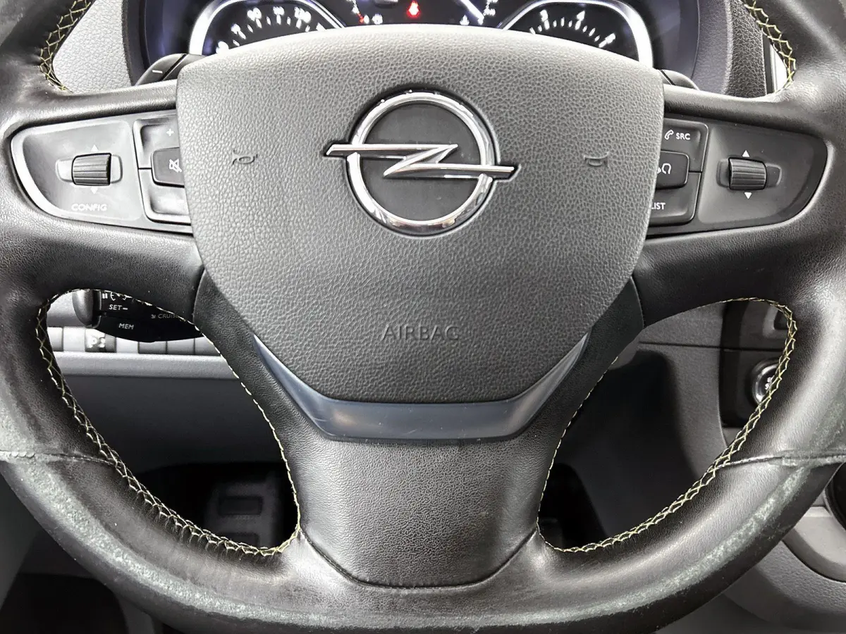 2.0 180pk L2H1 Innovation Automaat | Navigatie | Head-Up Display | Camera | Adaptieve Cruise Control | 17"LMV | Climate Control | Apple Carplay/Android Auto |