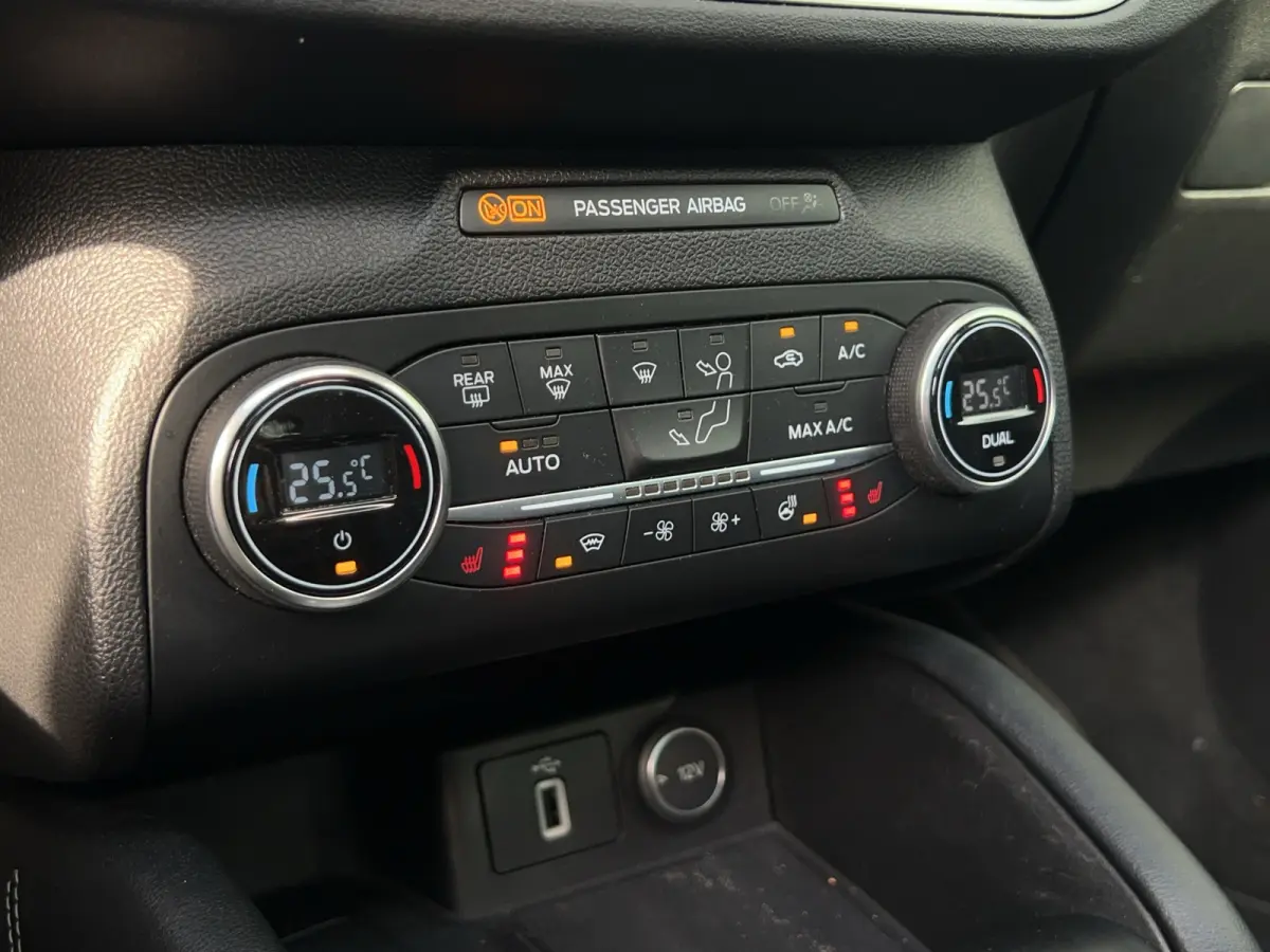 1.5 EcoBoost Vignale | Pano | Stoelverwarming | Adap. Cruise | Camera |