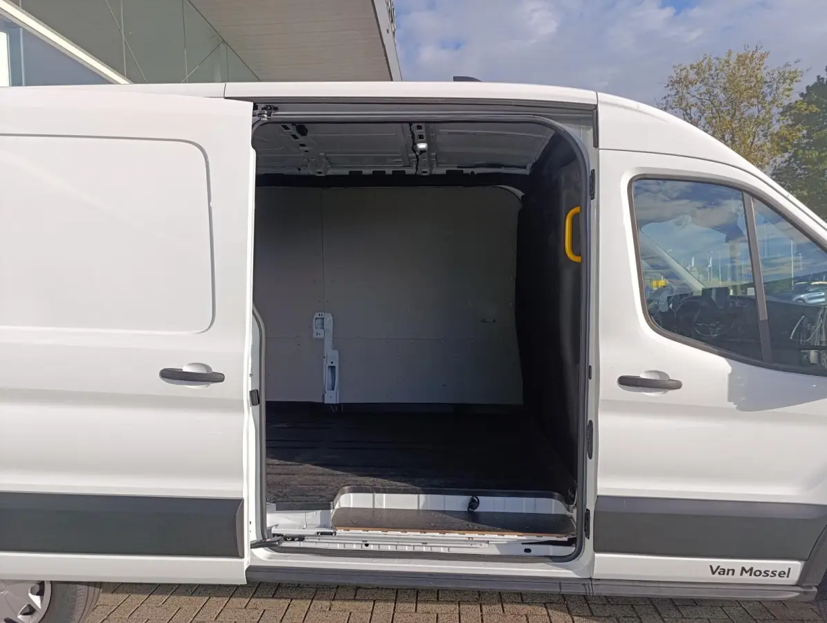350 L3H2 Trend 68 kWh | Adaptive Cruise | Dodehoekdetectie | Camera | PDC V+A | Stoelverwarming