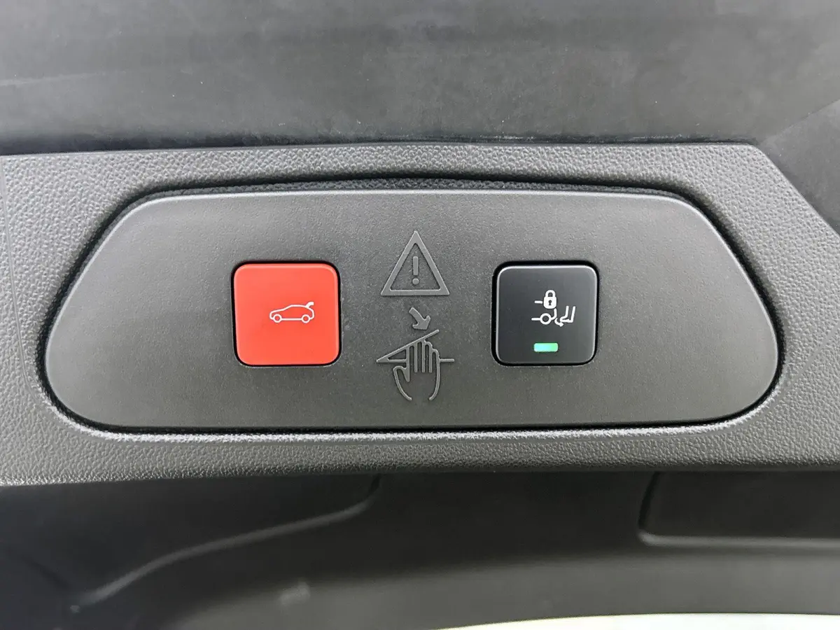 1.6 225pk Plug-In Hybrid Business Eleganc Automaat | Elektrische Achterklep | AGR-Stoelen | Stuurverwarming | Adaptieve Cruise Control | Parkeersensoren | 18"LMV | Apple Carplay/Android Auto