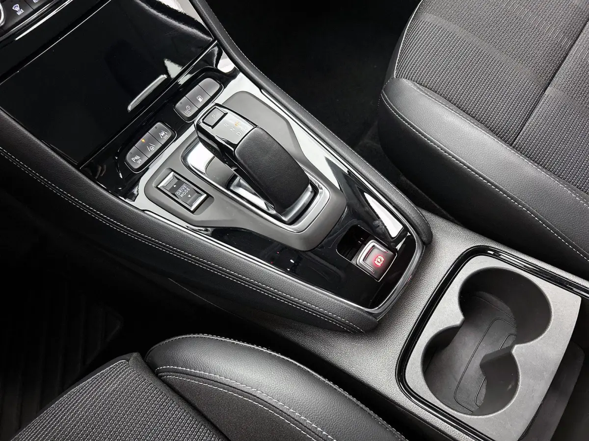 1.6 225pk Plug-In Hybrid Business Eleganc Automaat | Elektrische Achterklep | AGR-Stoelen | Stuurverwarming | Adaptieve Cruise Control | Parkeersensoren | 18"LMV | Apple Carplay/Android Auto