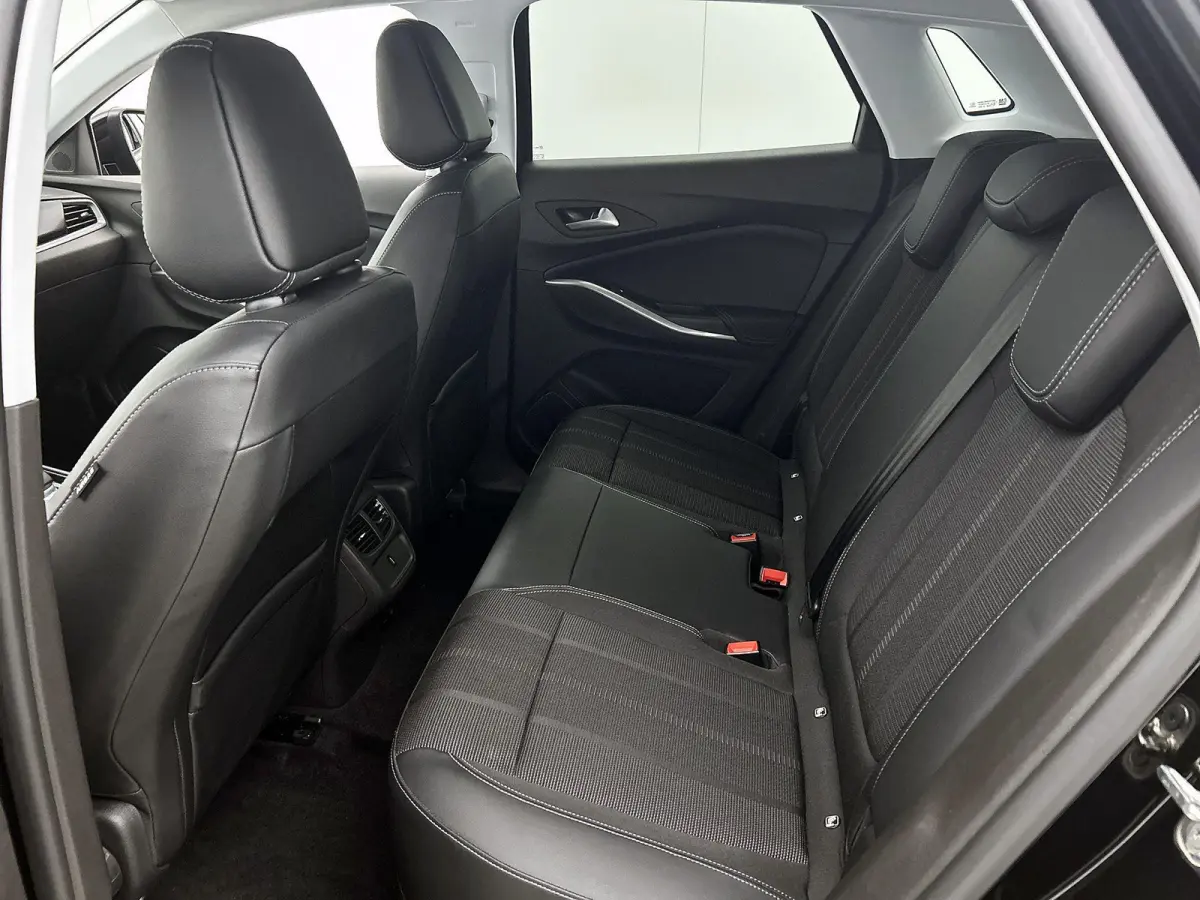 1.6 225pk Plug-In Hybrid Business Eleganc Automaat | Elektrische Achterklep | AGR-Stoelen | Stuurverwarming | Adaptieve Cruise Control | Parkeersensoren | 18"LMV | Apple Carplay/Android Auto