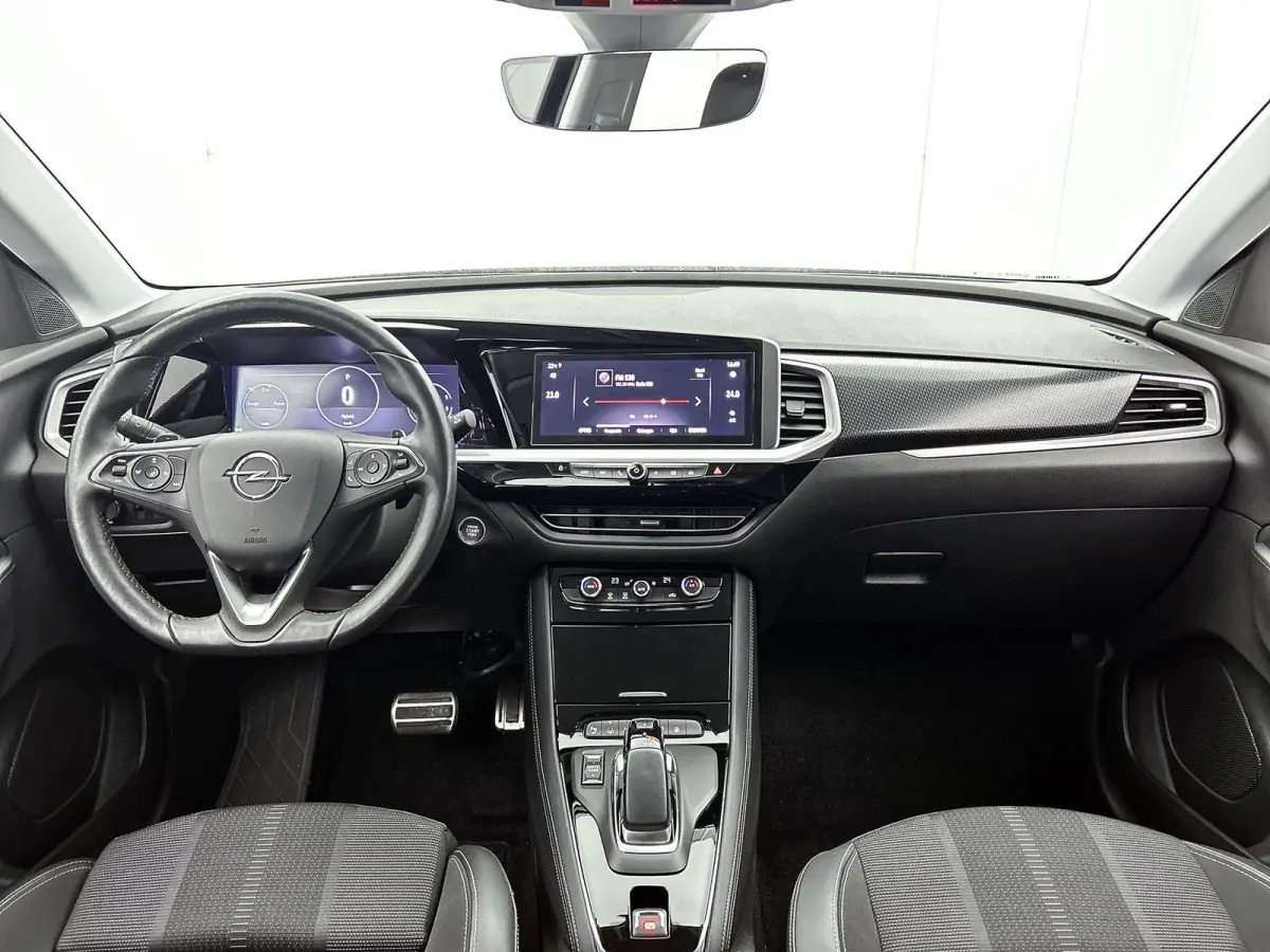 1.6 225pk Plug-In Hybrid Business Eleganc Automaat | Elektrische Achterklep | AGR-Stoelen | Stuurverwarming | Adaptieve Cruise Control | Parkeersensoren | 18"LMV | Apple Carplay/Android Auto