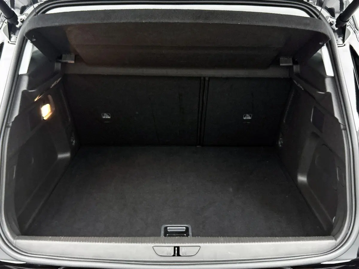 1.6 225pk Plug-In Hybrid Business Eleganc Automaat | Elektrische Achterklep | AGR-Stoelen | Stuurverwarming | Adaptieve Cruise Control | Parkeersensoren | 18"LMV | Apple Carplay/Android Auto