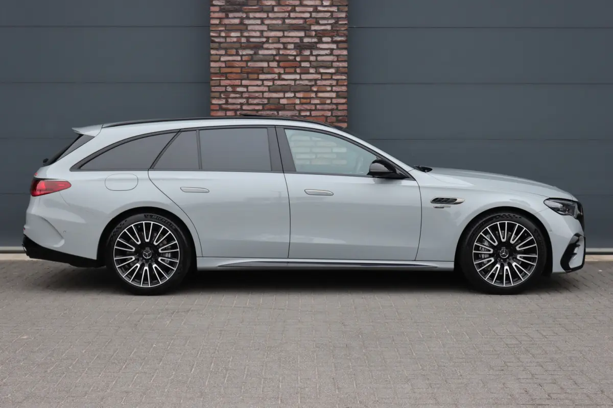 AMG 53 4MATIC+ Premium+ | 612pk | Hyperscreen | Achterasbesturing | Distronic+ | Burmester | Trekhaak | HUD | Verwarmd Stuurwiel | Digital Light | 3D-Display |