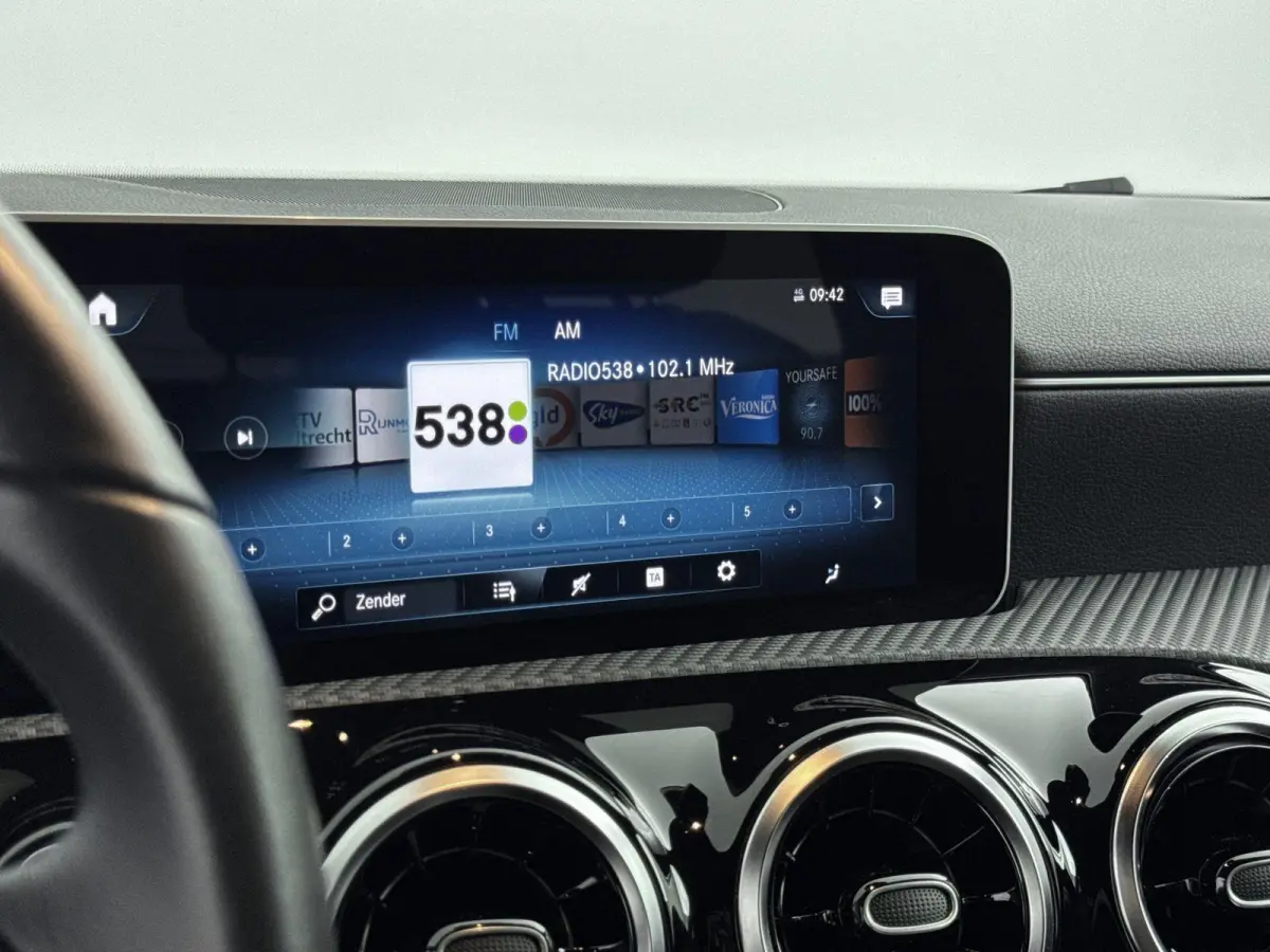 160 Business Solution | Cruise Control | Achteruitrijcamera | Keyless | Lane Assist | lichtmetalen velgen 16"|
