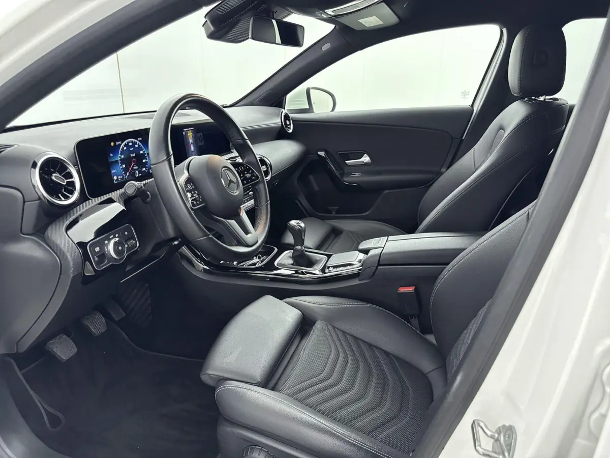 160 Business Solution | Cruise Control | Achteruitrijcamera | Keyless | Lane Assist | lichtmetalen velgen 16"|