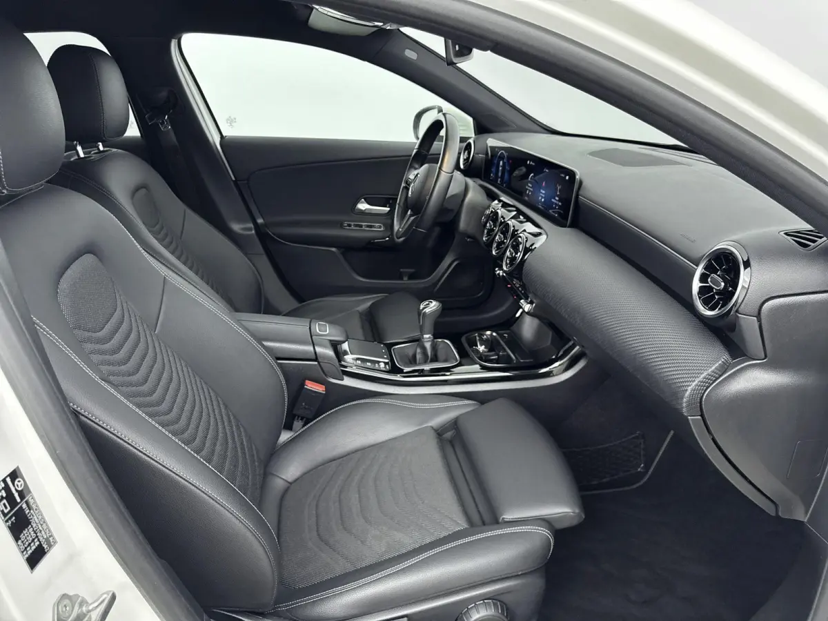 160 Business Solution | Cruise Control | Achteruitrijcamera | Keyless | Lane Assist | lichtmetalen velgen 16"|
