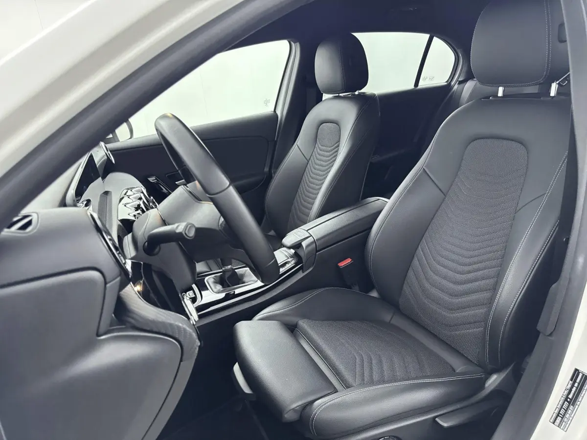 160 Business Solution | Cruise Control | Achteruitrijcamera | Keyless | Lane Assist | lichtmetalen velgen 16"|