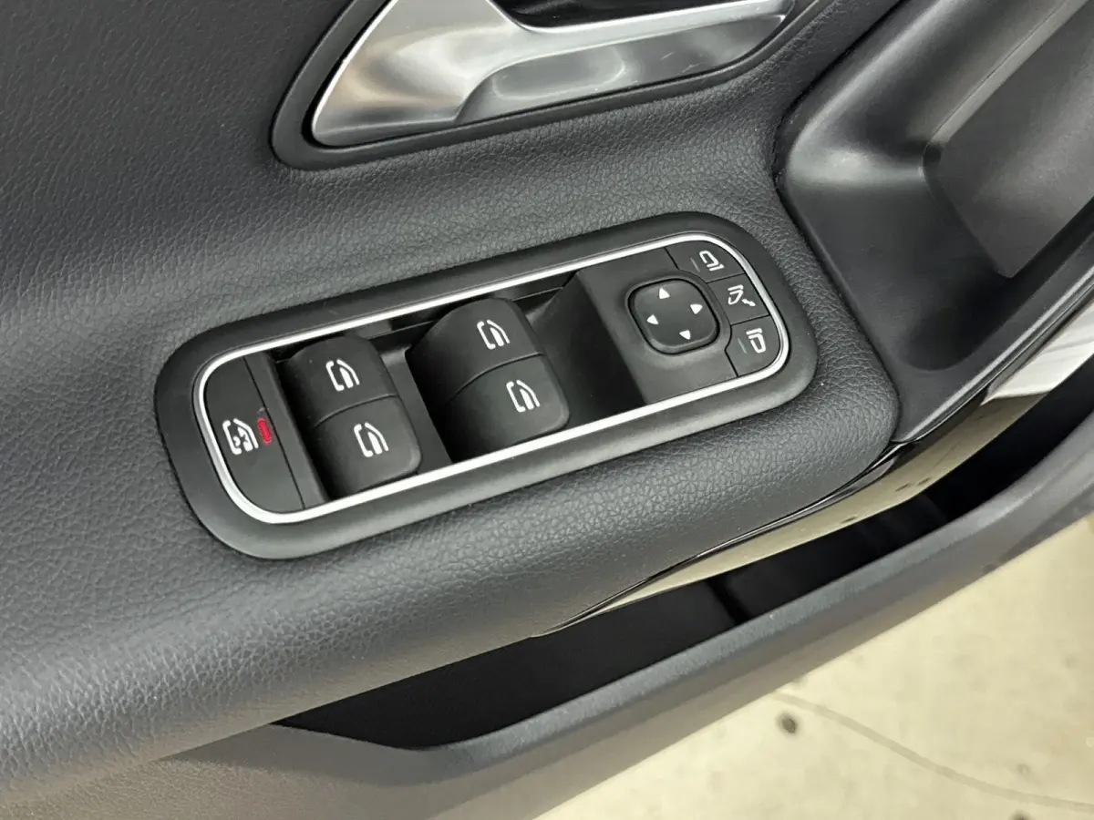 160 Business Solution | Cruise Control | Achteruitrijcamera | Keyless | Lane Assist | lichtmetalen velgen 16"|