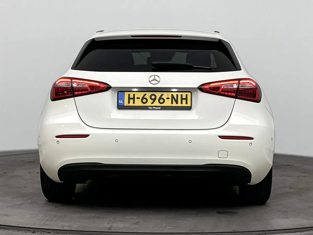 160 Business Solution | Cruise Control | Achteruitrijcamera | Keyless | Lane Assist | lichtmetalen velgen 16"|