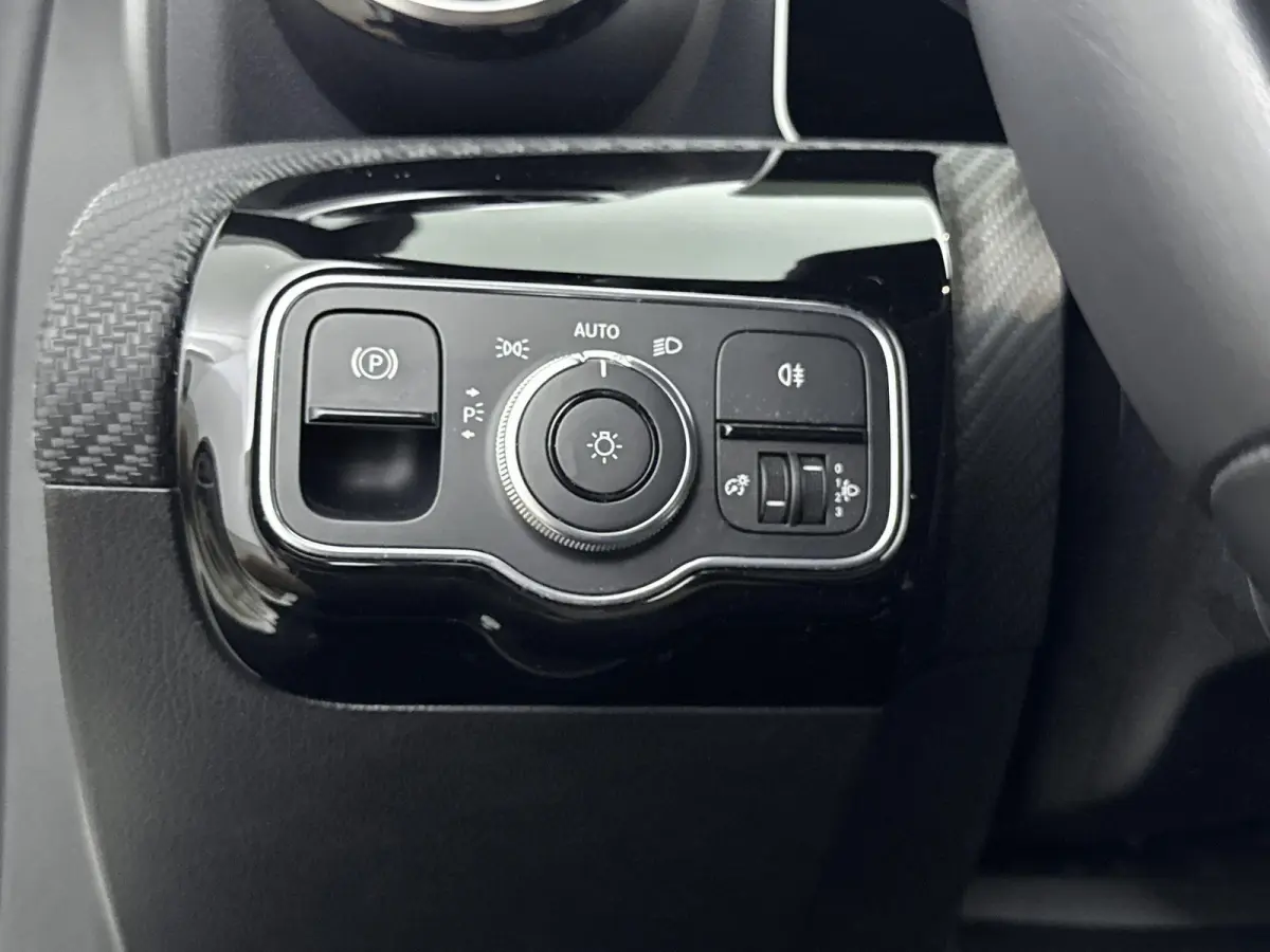 160 Business Solution | Cruise Control | Achteruitrijcamera | Keyless | Lane Assist | lichtmetalen velgen 16"|