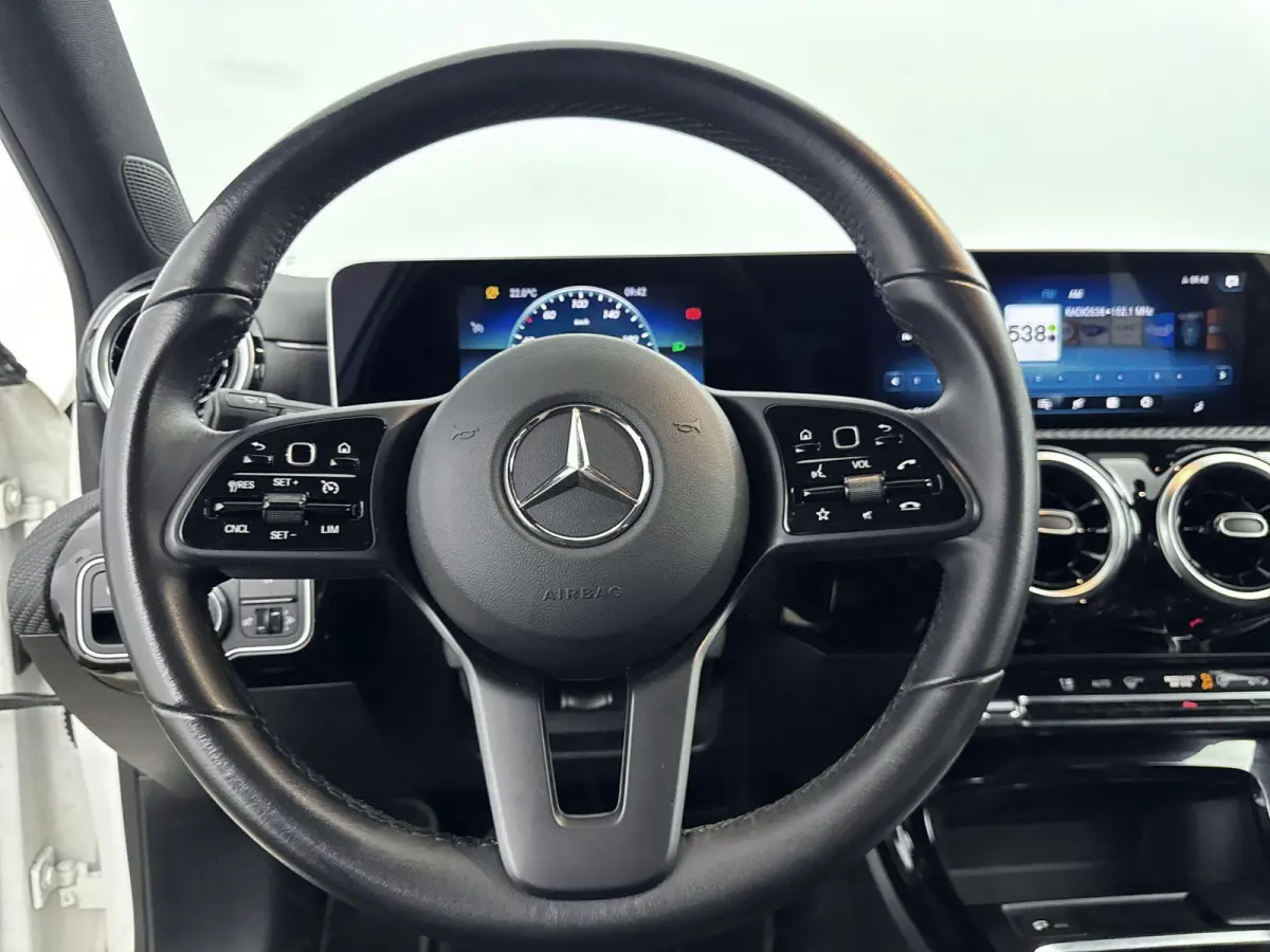 160 Business Solution | Cruise Control | Achteruitrijcamera | Keyless | Lane Assist | lichtmetalen velgen 16"|
