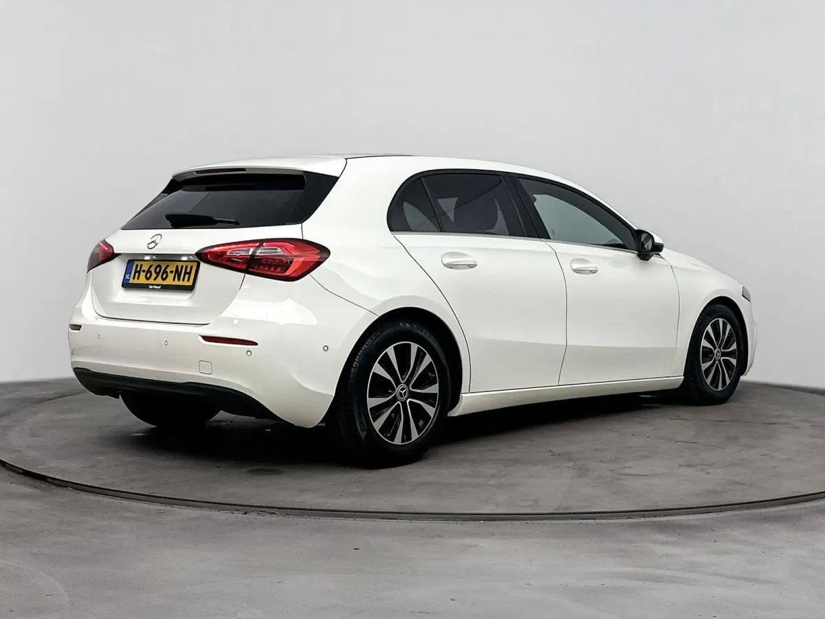 160 Business Solution | Cruise Control | Achteruitrijcamera | Keyless | Lane Assist | lichtmetalen velgen 16"|